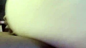 Kremet fitte rir stor svart kuk i interracial hardcore.