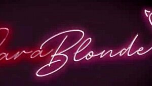 Delim svojega fanta s seksi prijateljico Saro Blonde in Kourtney Love za čiščenje sperme