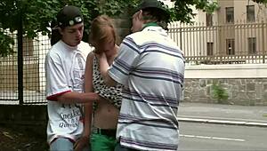 看着Alexis Crystal在街头公开群交，我受不了了