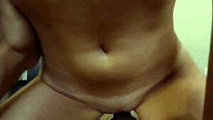 מי דירטי פאם - אחות חורגת קטנה בלונדינית טריש פארקס עוזרת לאח חורג עם פלשלייט ומקבלת זיין