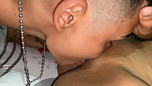 Interrompo il riposo di mia cugina per sesso selvaggio