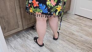 Hidžab muslimanska doktorka odluči da liže moju pičku umesto redovne kontrole.