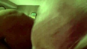 Бородач-дедушка продолжает сосать в этой дикой сцене