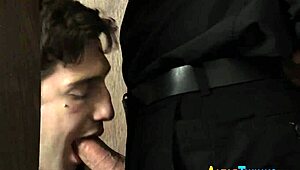 Homo Pappi Poraa Teinin Tiukkaa Persettä Kovaa?