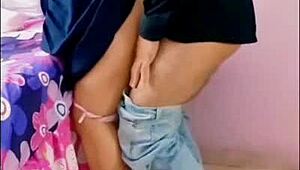 Estudiante mexicano se folla a la joven limpiadora en público