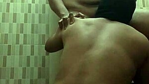 Aku Puasin Ibu Mertua Saat Bapak Mertua Tidur di Dekat