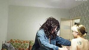 Тийн кукла за чукане язди каубойски и й лижат путката във фемдом игра