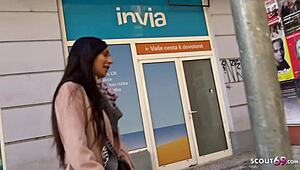 Saksalainen scout nappaa laihan 18+ Ashleyn pitkine jalkoineen kadulla bangiin 😍