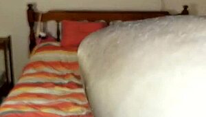 me sinto louca de tesão me vestindo e brincando com brinquedos