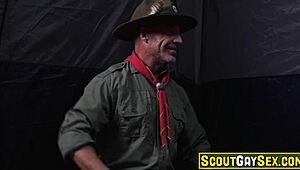 شباب الكشافة داميان وسيرج فقدوا عذريتهم للأساتذة في معسكر الغابة