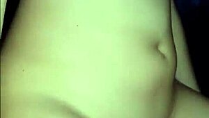 ¡Mira a Sophie, mi cuñada joven y caliente, dando una mamada y montada épica! 🔥