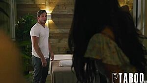 Si že poskusila takšno masažo? Lezbični pari Codey Steele, Hime Marie, Nathan Bronson in Hazel Moore se spustijo v divjo akcijo!