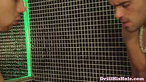 Top Stud Potente Sodomizza la Gola Forte Prima di Sbatte Anale Intenso