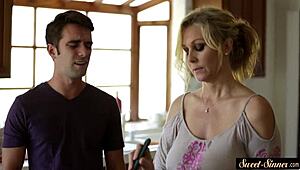 Yo, ta elegantna zrela punca je popolnoma ugrabila svojega pastorka! 😍