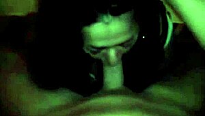 هي، شاهد هذه الزوجة العربية تمص زوجها ببطء وعمق!