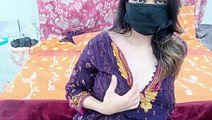 شفت سوبيا ناصر تتأوه في لعب الأدوار على مكالمة واتساب ساخنة؟