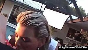 بلوند فيكي فيت تركب زب صلب بعد يوم جاكوزي ساخن