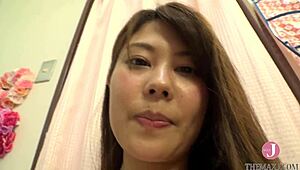 Primeiro selfie com uma sessão intensa de dedada na buceta molhada pra um clímax selvagem