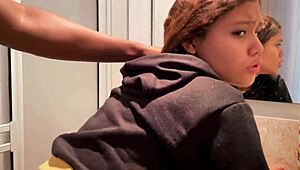 Yo, une jeune de 18 ans se tape un mec black dans la salle de bain ! 🚿