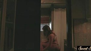 Ung skønhed bliver hamret hårdt af stedfars kæmpe BBC! Vild action!