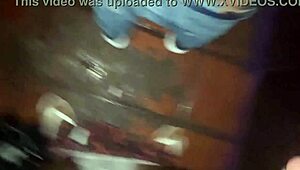 暗い部屋の小屋で熟男のアナルを激しく突いて興奮MAX！