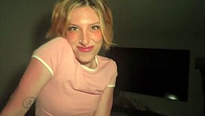 Hey, douce demi-sœur, tu veux m’apprendre le sexe ce soir ? - Elle Marz