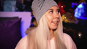 Cewek kuliah pantat besar godain online buat duit cepat