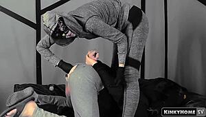 瘦弱同志情侣的性感手淫，变态自制业余行动