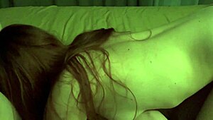 Degetat lesbian homemade cu Girls2Home îmi bate inima în extaz roșcat