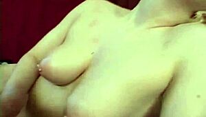 Hei, haluatko nähdä Crystalin vetävän kyrvää höyryisessä POV-sessiossa kunnes se tulee?