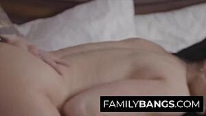 سمول هاندز يدمر كس زوجة الأب جاسمين جاي