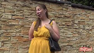 Алис, згодна милф, хоће да проба СМ, део 1, уф, тако секси пуначко тело...