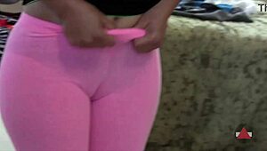 هذي اللاتينية الآسيوية الميلف بمؤخرة كبيرة تهز الليغنز وتصل للنشوة بأسلوب هواة مع إبراز شكل الكس