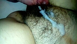 近距离素人喷水动作中的内射爆炸？