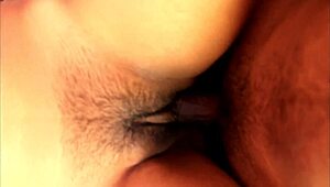 Oh mon dieu, j'ai été baisée par mon copain en écolière 18+ avec mon amie autour