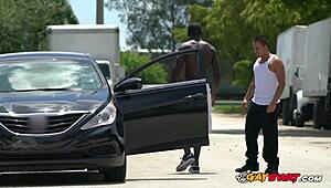 饥渴同志警察在更衣室三人行猛干黑人嫌疑犯