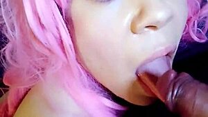 Dia Menelan Kote Besar Macam Pro, Titis Besar Dia Bergelora Semasa Ambil Setiap Inci Ke Dalam Tekak Dan Telan Semua