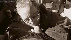 โอ้ย! เนิร์ดดูดควยแล้วเช็ดน้ำเงี่ยน!