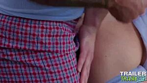 嘿，德鲁·塞巴斯蒂安，想在户外无套干科爾·康纳吗？