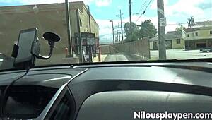 Titty Driving Keluar Cari Donat sama Nilou Achtland Maroko Nakal di Perjalanan Mobil Liar.