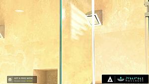 Нуру-массаж - Сексуальная азиатская массажистка борется, чтобы проглотить его огромный член в своем крошечном рту