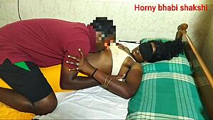 Hey, vil du se denne sexede indiske bhabi stønne mens hun bliver slikket af sin veninde?