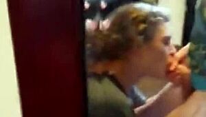 Hyvä kaveri antaa minulle kostean sloppyn blowjobin, enkä saa tarpeekseni siitä!