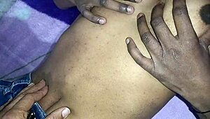 hey, ये mature housewife अपने young 18+ friend से bedroom में dirty anal लेती है