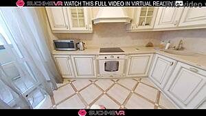 キッチンで黒髪メイドエリーズ・ムーンをガンガン犯すVR激ヤリ