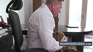 Millie Morgan en Vanna Bardot worden wild in freeuse kantoor trio met baas