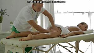 你想知道Carre的热按摩怎么变成狂野操的吗？