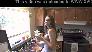 Ugh, vänta tills styvpappa går, Sadie Holmes, vi smyger in i sovrummet