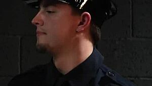 Sıcak gay hunk Roman Todd hapishane gardiyanı Masyn Thorne'u ham aksiyon için rüşvetliyor!