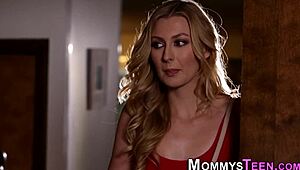 Madrasta Madura Lambe Jovem Loira em Encontro Lésbico de Primeira Vez em HD